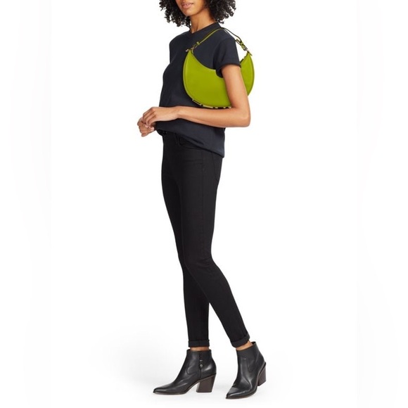 ❤️❤️ FENDI
Fendigraphy Leather Hobo Bag❤️❤️ - Picture 5 of 6